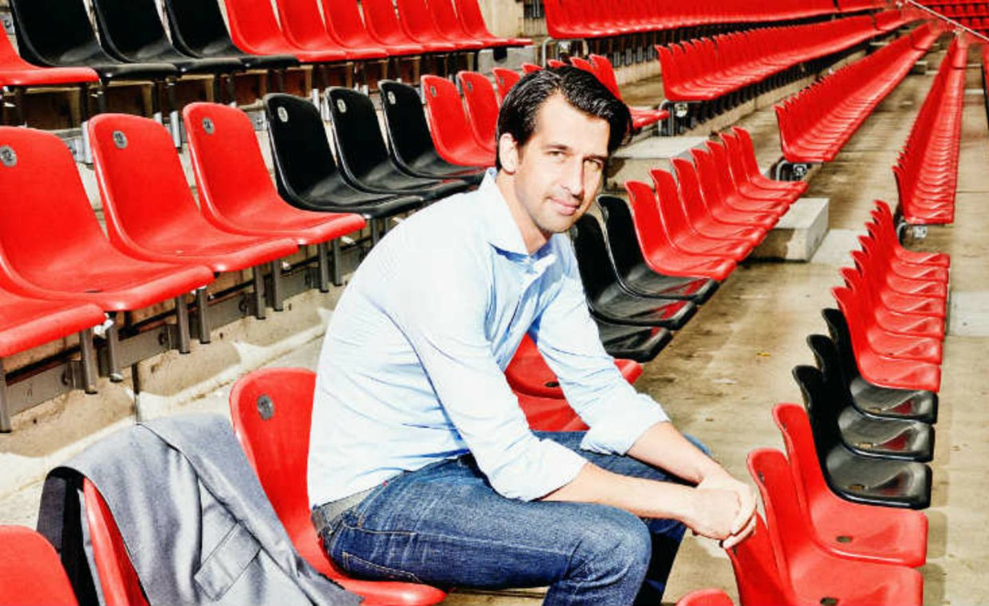 Jonas Boldt, Manager von Bayer Leverkusen, ist ein Beispiel für eine neue Generation an Bundesliga-Managern, mit BWL-Hintergund statt professioneller Fußballer-Karriere