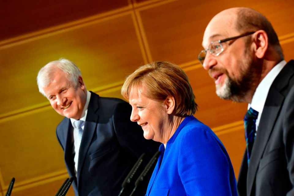 Zufriedene Gesichter nach dem Sondierungsmarathon: Horst Seehofer (l.), Angela Merkel und Martin Schulz verkünden den erfolgreichen Abschluss der Gespräche