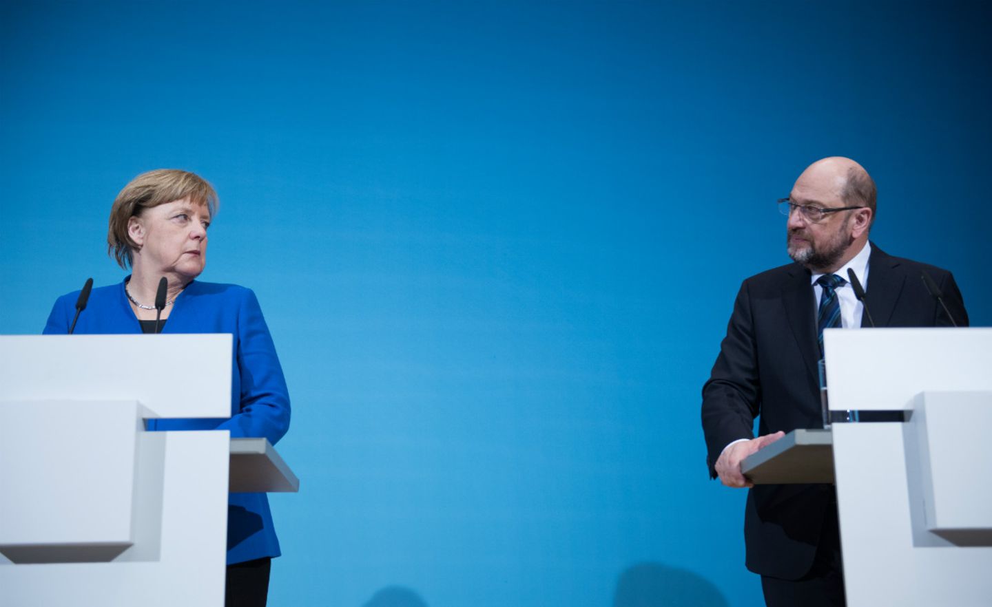 CDU-Chefin Merkel und der SPD-Vorsitzende Schulz erläutern das Ergebnis der Sondierungsgespräche vor der Presse