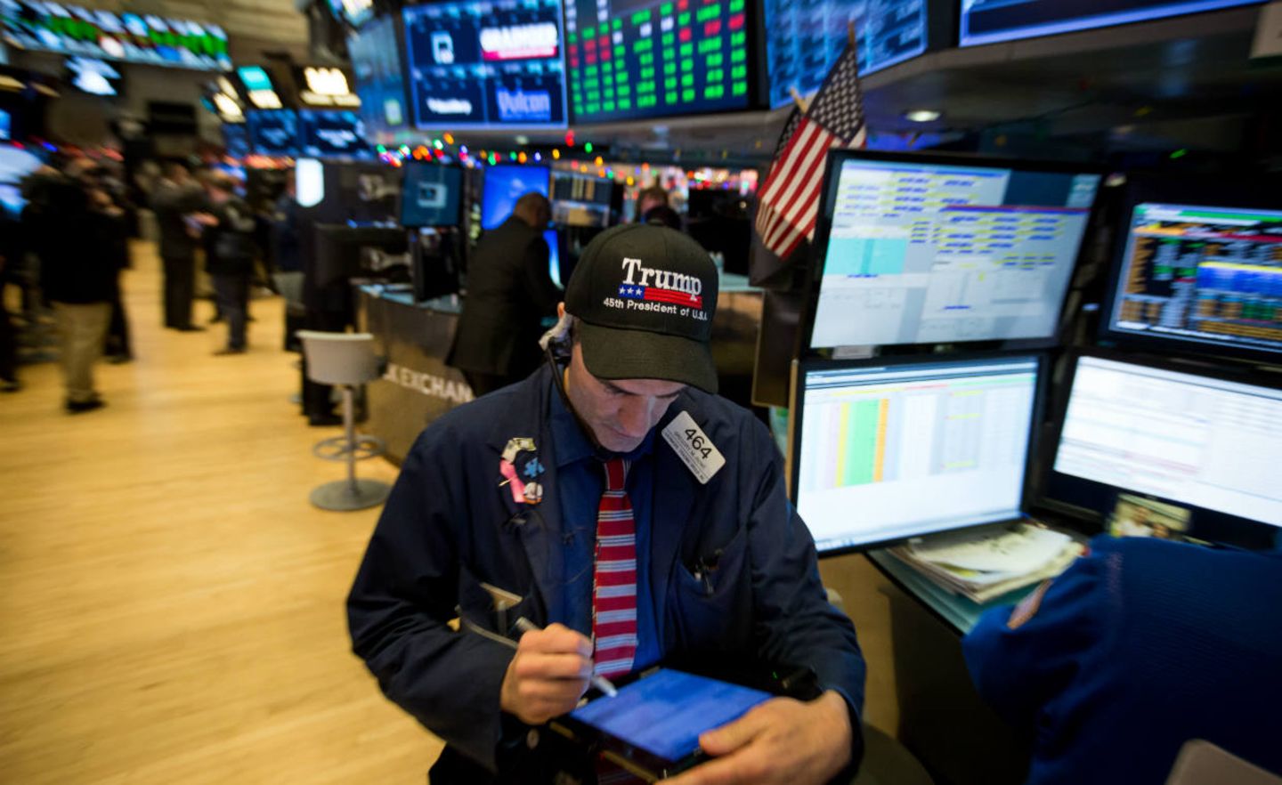 Händler mit Trump-Kappe: Die New Yorker Börse profitiert von der Steuerreform