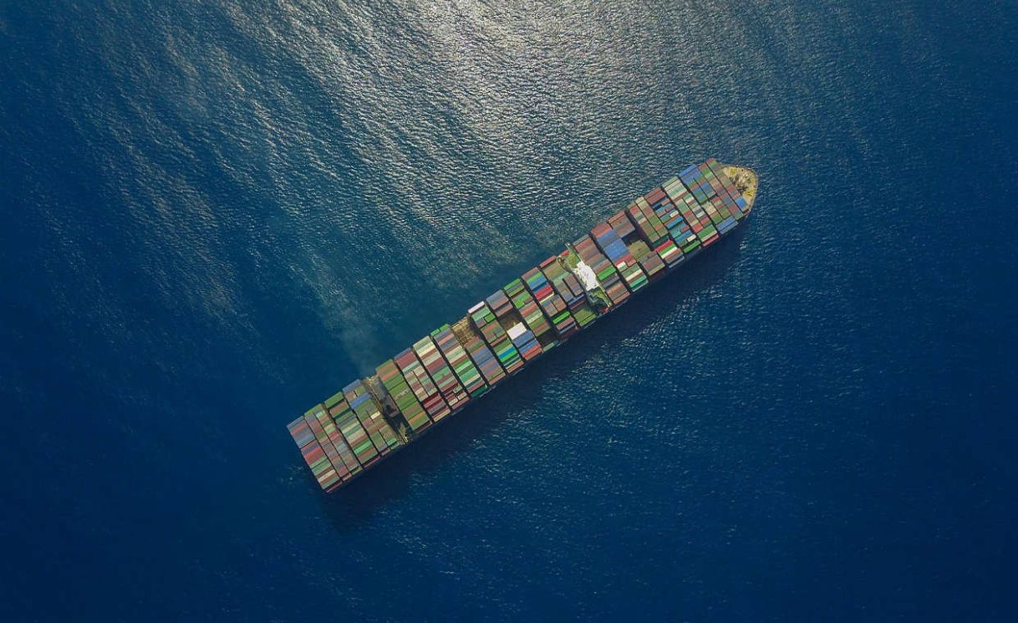 Containerschiff: Die Weltwirtschaft wird im laufenden Jahr noch schneller wachsen