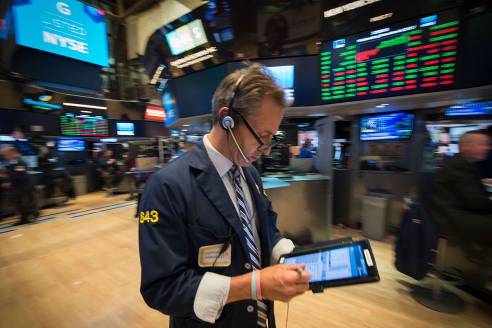 Ein Händler an der Wall Street: Wie lange geht es noch aufwärts mit den Kursen?