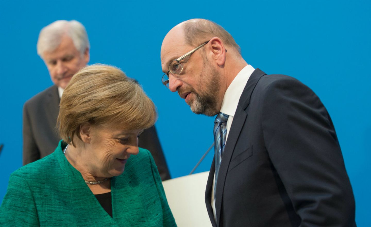 Es ist vollbracht: Angela Merkel und Martin Schulz nach Abschluss der Verhandlungen. Horst Seehofer bleibt im Hintergrund
