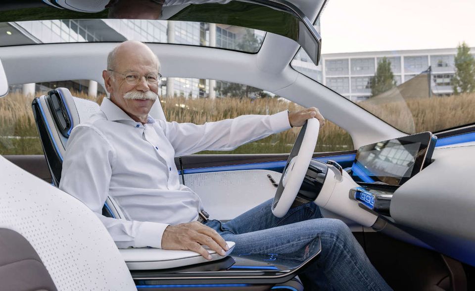 #3 Daimler-Boss Dieter Zetsche ist der bestbezahlte Automanager Deutschlands. Insgesamt verdiente er 2016 13,8 Mio. Euro - zum Grundgehalt von 3,3 Mio. Euro kamen noch rund 10,5 Mio. Euro variable Vergütungsbestandteile hinzu.