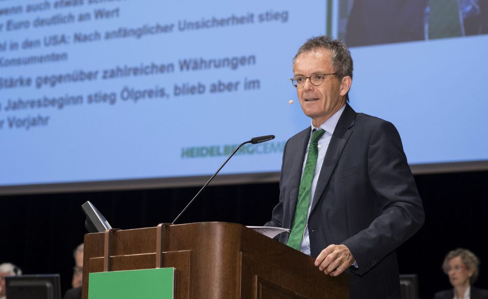 #8 Heidelberg Cement-Chef Bernd Scheifele kam im Berichtsjahr auf 10 Mio. Euro. Auch bei ihm ging der überwiegende Teil auf das Konto von variablen Vergütungsbestandteilen (7,2 Mio. Euro).