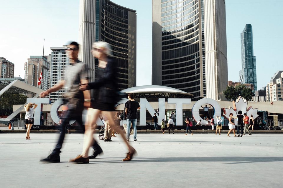 #2 Kanada: 
 Das zweitgrößte Land der Welt hat den Spitzenplatz des Rankings nur knapp verpasst. Die Tester lobten Transparenz bei Regierungsführung und Geschäftspraktiken, eine gut ausgebaute Infrastruktur, bestens ausgebildete Fachkräfte sowie die allgemein hohe Lebensqualität. Im Dezember 2017 sank die Arbeitslosenzahl in Kanada zudem auf ein historisches Tief.