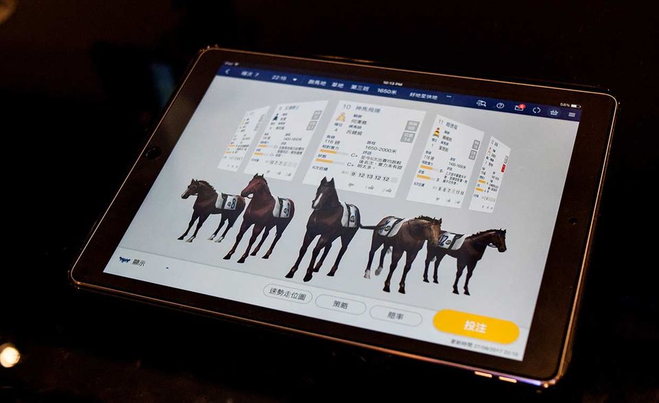Per Touchscreen können die Besucher im Happy Valley Daten zu Pferden und Rennen abrufen