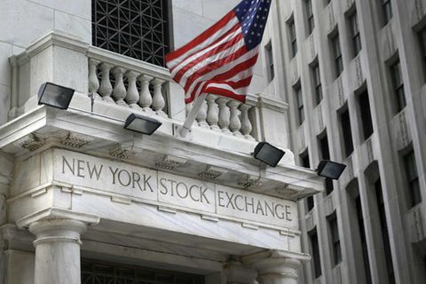 Am Gebäude der New Yorker Börse weht eine US-Flagge