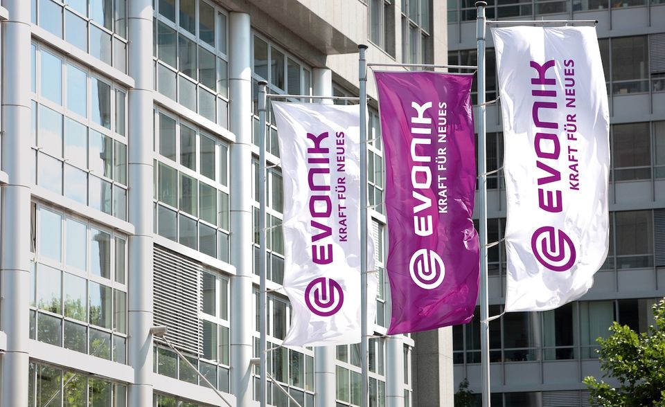 #6 Evonik Industries AG: 2,2 Milliarden Euro; Nach mehreren Anläufen schaffte es Evonik am 25. April 2013 endlich auf das Frankfurter Börsenparkett. Dort legte das Essener Chemieunternehmen mit 2,2 Milliarden Euro einen der größten Börsengänge in Deutschland seit Jahren hin.