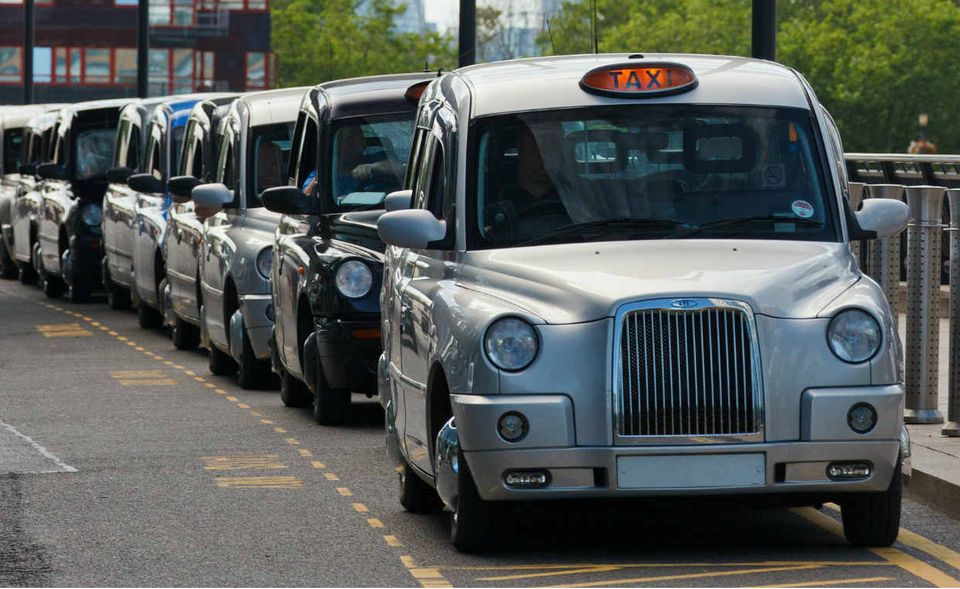 In Europa trat Li Shufu erstmals in Erscheinung als sich sein Unternehmen 2007 an dem traditionsreichen Hersteller der berühmten Londoner Taxis beteiligte. Seit 2013 gehört Geely die Firma komplett, die nun London EV Company heißt.