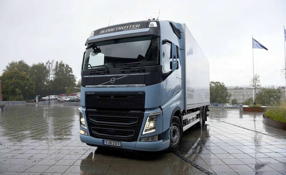 Wenige Monate vor dem Einstieg bei Daimler erwarb Geely für 3,25 Mrd. Euro 8,2 Prozent an dem Lkw-Hersteller Volvo Trucks, der seit 1999 getrennt ist von der Pkw-Sparte. Li Shufu könnte als größter Einzelaktionär beide Sparten wieder zusammenführen und einen integrierten Fahrzeughersteller formen - genau wie Daimler.