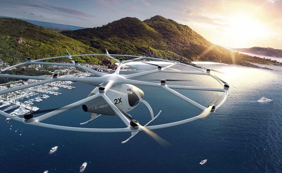 Die Firma E-Volo, die 2012 gegründet wurde, arbeitet an der Entwicklung von „Flugtaxis“. Nach dem ersten Testflug im Oktober 2017 in Dubai hat der Prototyp „Volocopter“ sogar schon eine Zulassung für bemannte Flüge im öffentlichen Raum. Mit Daimler hat das Bruchsaler Unternehmen einen starken Investor an der Seite. Der Autobauer hat bisher 21 Mio. Euro in das Start-up gesteckt. Was auch nötig ist, denn der Luftraum ist umkämpft ...
