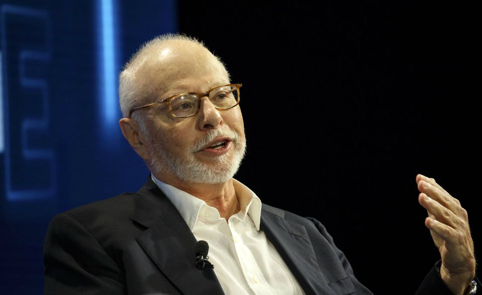 BILD Paul Singer: Der US-Investor hat mit seinem Fonds Elliott seit 1977 im Schnitt 14 Prozent pro Jahr verdient, bei nur zwei Verlustjahren. Damit das so bleibt, ist Singer in Deutschland sehr aktiv, zuletzt bei Stada, Celesio, Kabel Deutschland, SLM Solutions und Schuler. Im Frühjahr 2017 stürzte er zudem in einem spektakulären Schlagabtausch Arconic-Chef Klaus Kleinfeld.