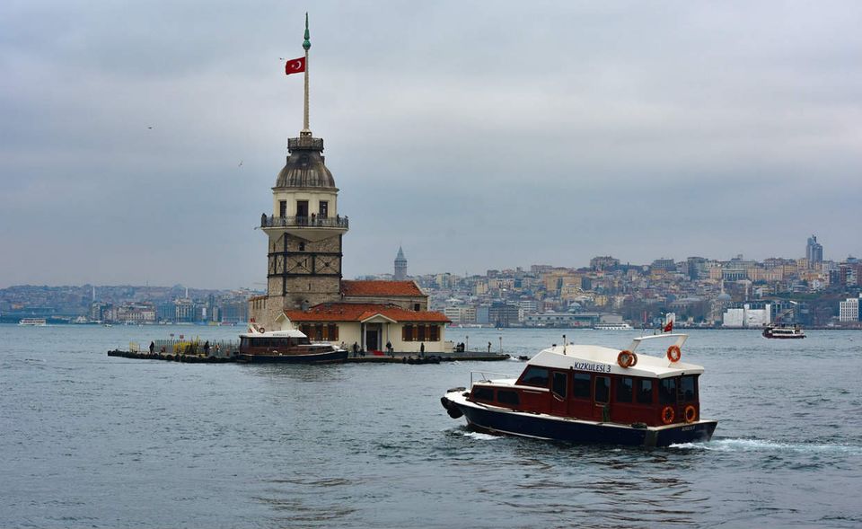 Trotz der politischen Spannungen ist die Türkei ein beliebtes Urlaubsziel vieler Europäer. Preislich liegt die Türkei 46 Prozent unter dem deutschen Durchschnitt bei Gastronomie- und Hotelkosten. Trotzdem weniger deutscher Touristen kommen, ist Istanbul mit 12,3 Millionen Besuchern jährlich die am fünfthäufigsten besuchte Metropole der Welt.
