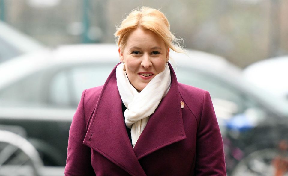 Franziska Giffey Franziska Giffey (SPD): Die neue Chefin des Familienministerium gehörte dreimal zur Jungen Elite: von 2015 bis 2017. Eine bundespolitische Karriere hat die Sozialdemokratin bisher nicht vorzuweisen. Dass sie jetzt Ministerin in der Großen Koalition wird, hat Giffey ihrem Amt als Bezirksbürgermeisterin des Berliner Problemviertels Neukölln zu verdanken. Und auch der Regionalproporz spielte wohl eine Rolle: Die SPD-Frau stammt aus Ostdeutschland.