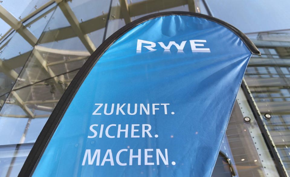 #5 Der Essener Konzern steht immer noch für die Stromerzeugung aus klimaschädlichen Kohlekraftwerken. Ökoenergie fehlt im Energiemix von RWE, denn dieses Geschäft wurde unter dem Namen Innogy erst 2016 abgespalten. Im gleichen erzielte RWE einen Umsatz von 45,8 Mrd. Euro.