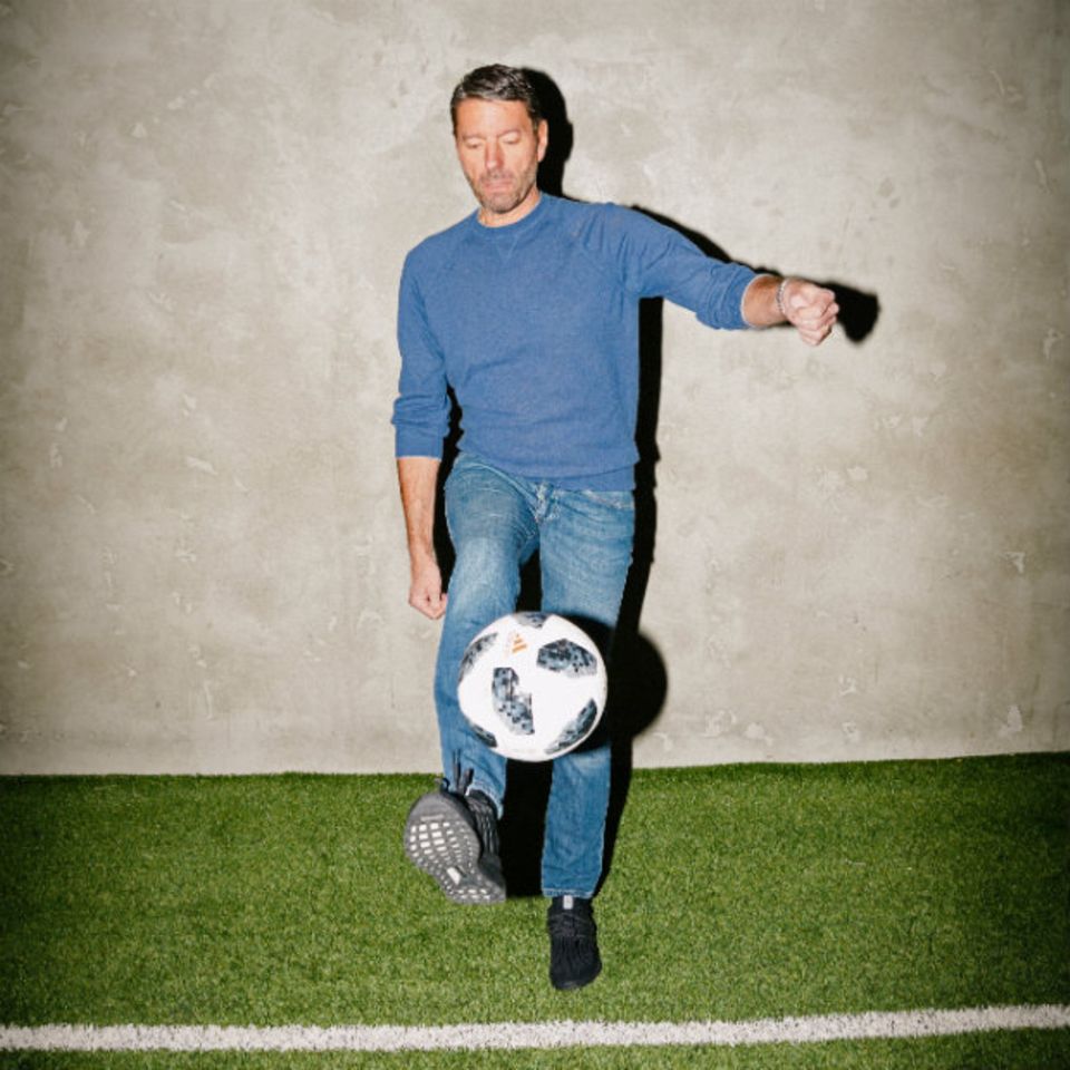 Als Jugendlicher war Kasper  Rorsted dänischer Handball-    Nationalspieler – aber mit dem Fuß kann es der Bayern-Fan auch