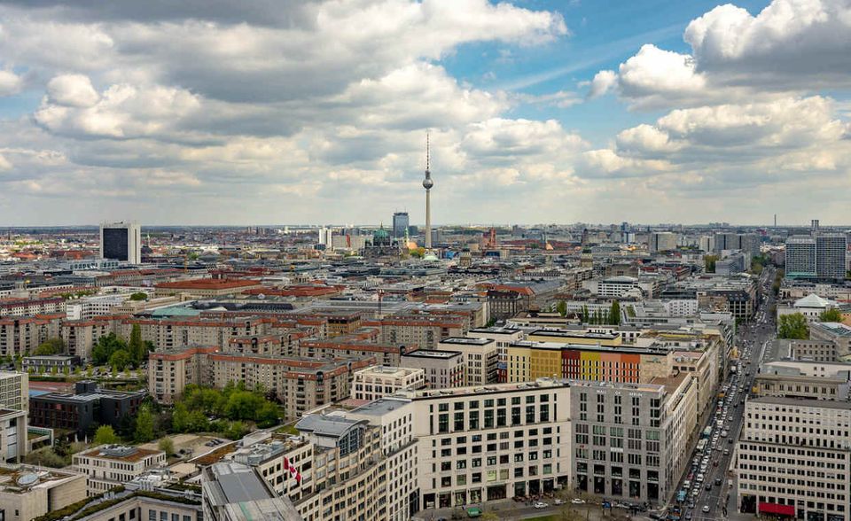 #5 In Berlin steigen die Immobilienpreise am stärksten nämlich um 11,4 Prozent im Vergleich zum Vorjahr. Mit einem Quadratmeterpreis von 3676 Euro bleibt die Hauptstadt aber deutlich hinter Spitzenreiter München zurück.