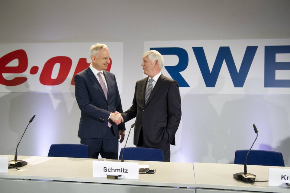 Eon-Chef Teyssen und RWE-Chef Schmitz sind sich einig: Sie stecken ihre Claims ab