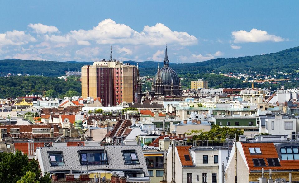 Wien #1 Bereits zum neunten Mal in Folge ist Wien in dem Ranking die Stadt mit der weltweit höchsten Lebensqualität. "Wien überzeugt vor allem durch Sicherheit, einen sehr guten öffentlichen Nahverkehr und eine Vielfalt an Kultur- und Freizeiteinrichtungen", sagte Mercer-Expertin Hellenkamp.