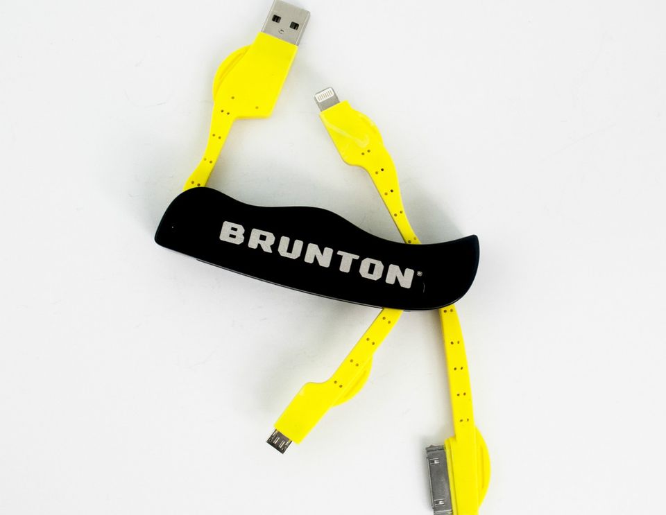 Mal wieder das Ladekabel zu Hause vergessen? Das Power Knife hat alle wichtigen Handyanschlüsse in petto. 25 Euro kostet das Taschenmesser für Digital-Nomaden.