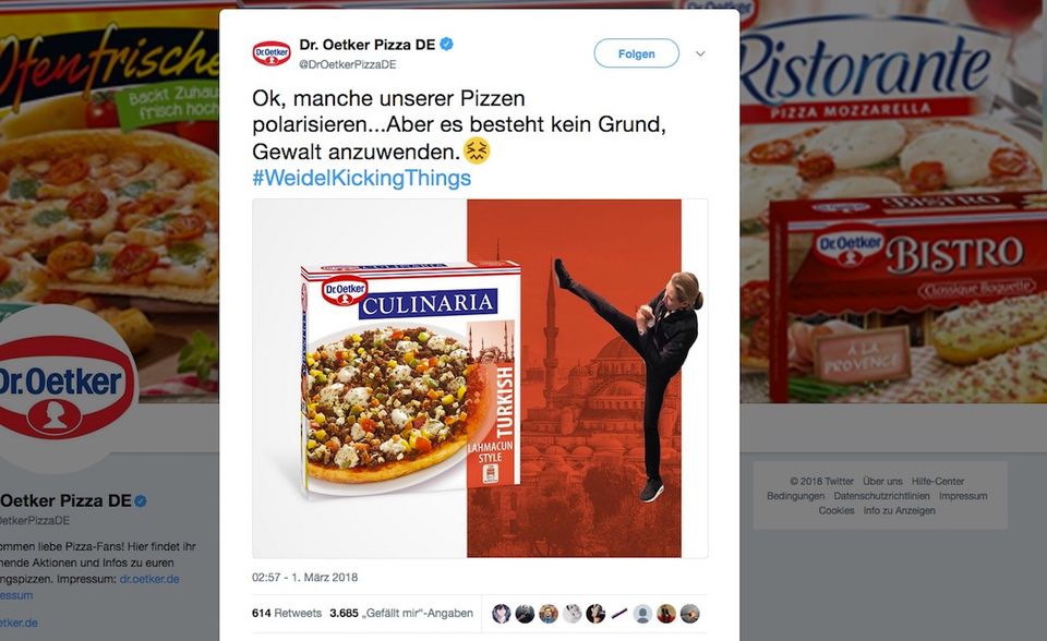 Der Erfolg der Twitter-Strategie von Merriam-Webster dient manchen Firmen als Vorbild. Hierzulande sorgte kürzlich ein Tweet des Pizza-Kanals von Dr. Oetker für Aufsehen. Der griff das Meme #WeidelKickingThings auf und ließ die AfD-Fraktionsvorsitzende Alice Weidel gegen eine türkische Pizza auskeilen.