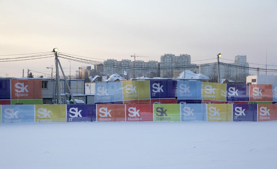 Baucontainer auf dem Ge­lände des Moskauer Innovationszentrums Skolkowo
