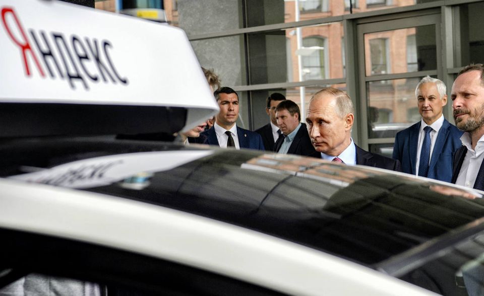 Zum 20-jährigen Yandex-Jubiläum besuchte Russlands Präsident Wladimir Putin im September 2017 die Moskauer Firmenzentrale. Gezeigt wurde ihm unter anderem der Prototyp für ein fahrerloses Yandex-Auto