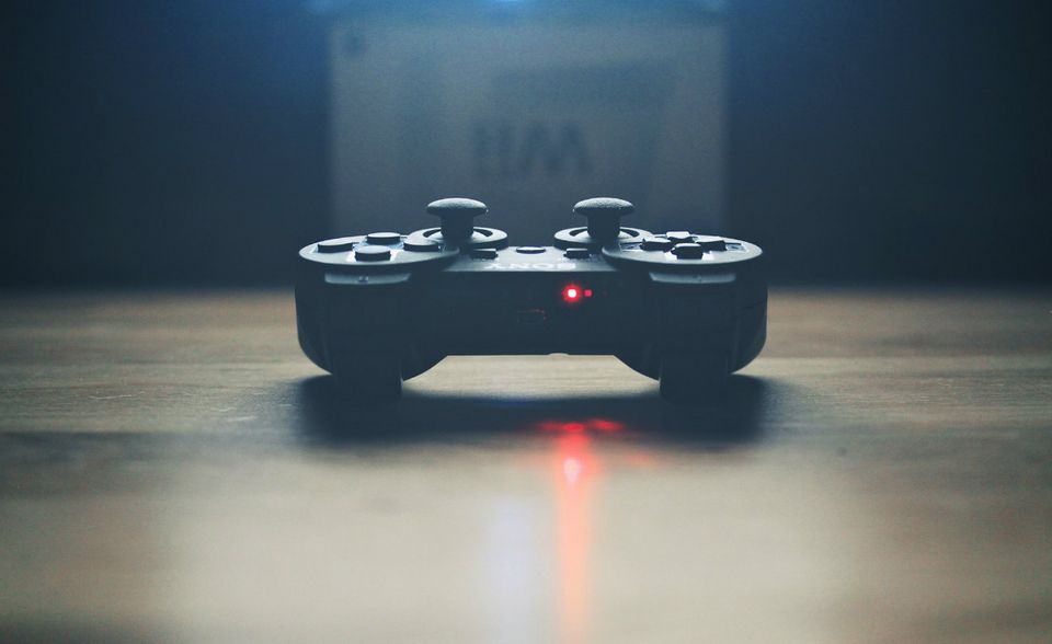 Der Spieltrieb in Deutschland ist ungebrochen. Etwa jeder vierte Privathaushalt (26,1 Prozent) leistet sich eine Spielkonsole. Der Ausstattungsgrad hat sich seit 2012 ganz leicht um 0,6 Prozentpunkte erhöht.