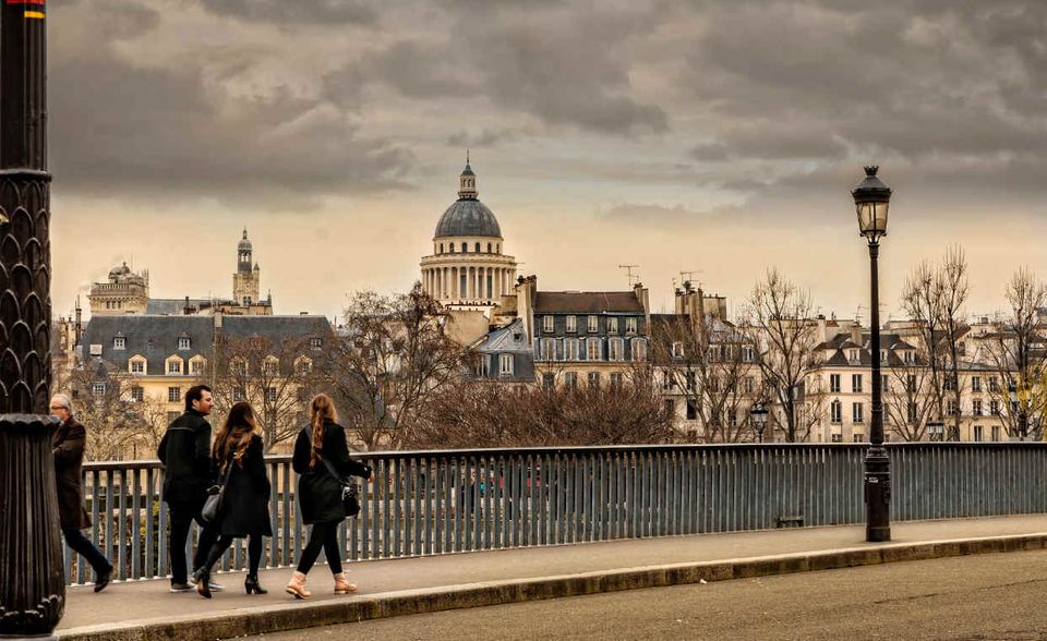 Mit einem Index von jeweils 112 (New York = 100) liegen Paris und Zürich gleichauf auf dem zweiten Rang.  Das Schweizer Finanzzentrum kletterte um einen Platz, die französische Hauptstadt um fünf. Paris ist unter    den europäischen Städten in den Top Ten die einzige Euro-Metropole.
