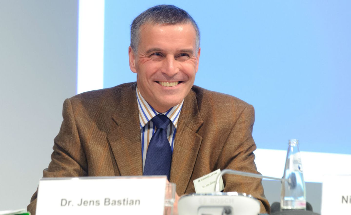 Dr. Jens Bastian