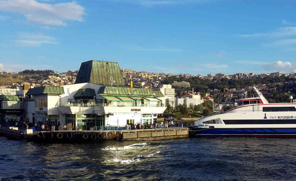 Izmir ist mit rund vier Millionen Einwohnern die drittgrößte Stadt der Türkei. Beim Anstieg der Immobilienpreise liegt sie ganz vorn: Um 18,5 Prozent zogen die Preise in Izmir an. In Istanbul stiegen die Preise "nur" um sieben Prozent.