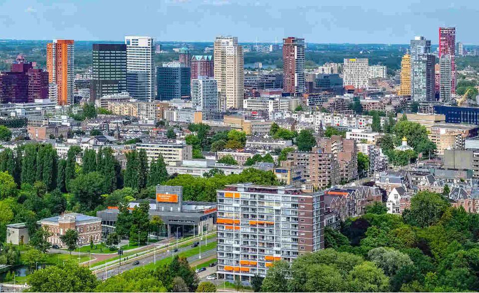Auch in Rotterdam zogen die Immobilienpreise stark an. Für die niederländische Hafenstadt registrierten die Experten ebenfalls einen Anstieg von 13,4 Prozent.