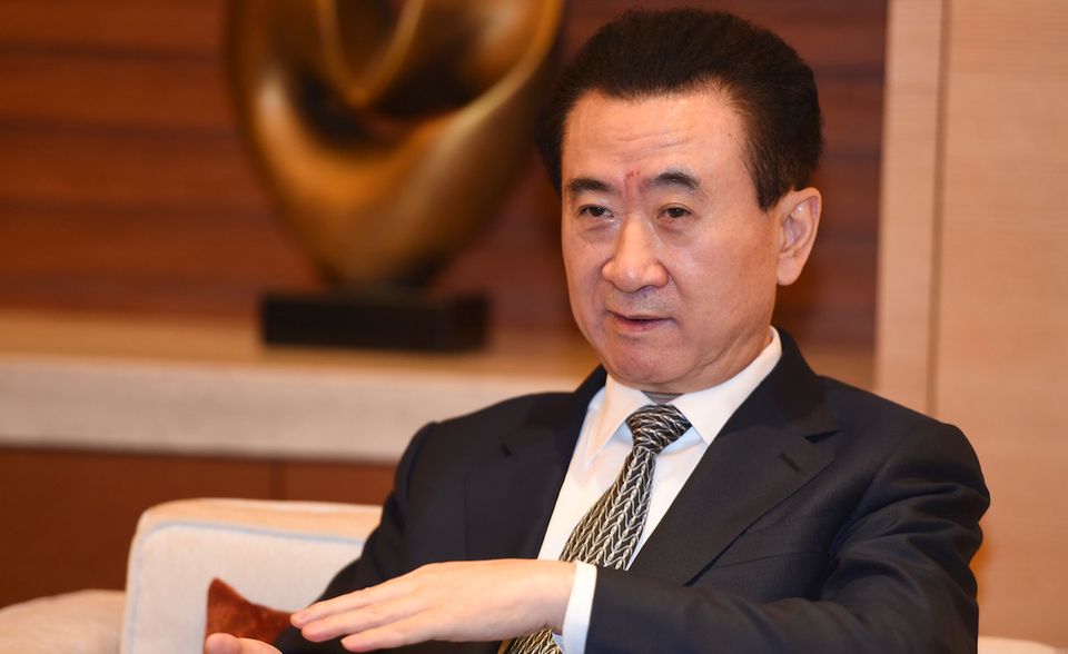 #4 Wang Jianlin: Der Chairman des Immobilien-Unternehmens Dalian Wanda Group hat 2017 sein Hotel, einen Themenpark und einen Kinokomplex verkauft und damit mehr als neun Milliarden US-Dollar gemacht. Insgesamt beläuft sich sein Vermögen auf rund 30 Milliarden US-Dollar.