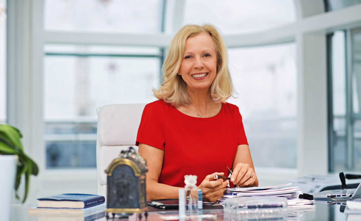 Catherine von Fürstenberg-Dussmann ist Vorsitzende des Stiftungsrates der Dussmann Group. Der Dienstleistungskonzern setzt weltweit mehr als 2 Mrd. Euro um. In Berlin betreibt das Unternehmen ein Kulturkaufhaus.