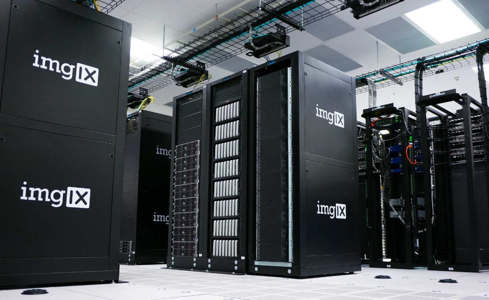 #7 Informationstechnologie:  Die EY-Rangliste der 100 umsatzstärksten Unternehmen Deutschlands umfasst fünf Firmen aus der    Informationstechnologie. Damit schafft es diese Branche auf Platz sieben. Branchen-Primusse sind unter anderem SAP, Infineon und United Internet.