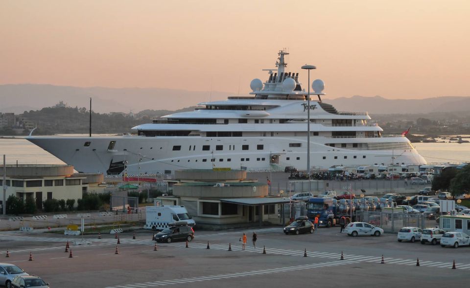 #7 Topaz: Der Heimathafen des 147 Meter langen Schiffs befindet sich in George Town, der Hauptstadt der Cayman Inseln. Gebaut wurde die Mega-Yacht des Scheichs Zayid Al Nahyan von der deutschen Lürssen-Werft. Der Scheich ist auch bekannt als Hauptanteilseigner des britischen Fußballclubs Manchester City.