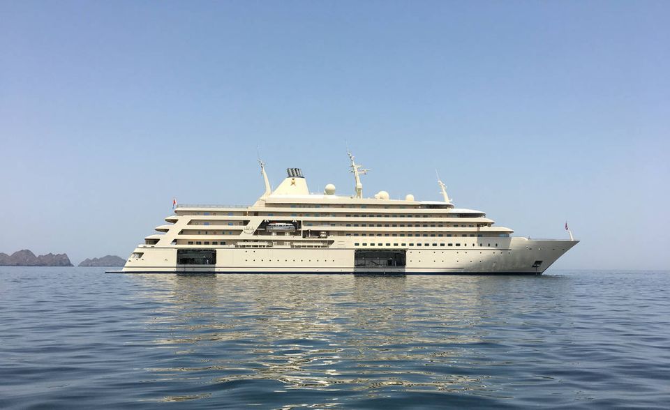 #2 Fulk Al Salamah: Das 164 Meter lange Schiff lief erst im Sommer 2016 vom Stapel. Gebaut wurde es von der Werft „Mariott Yacht“ in Genua. Das Schiff hat einen eigenen Konzertsaal und eine 300-köpfige Crew. Der Besitzer ist der Sultan des Oman.