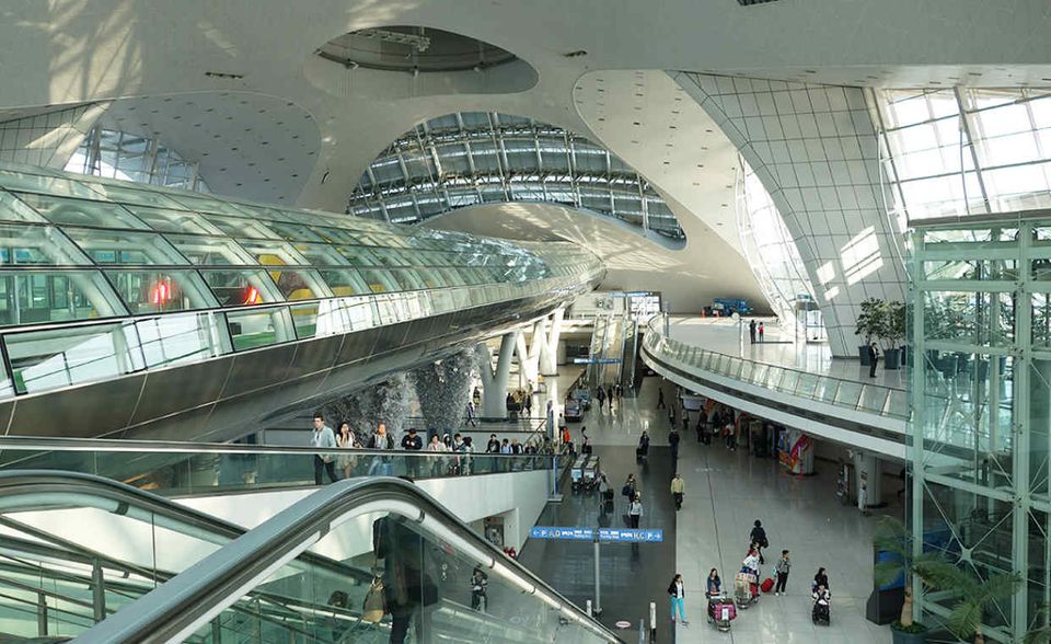 Mit der richtigen Vorbereitung lässt sich am Flughafen wertvolle Zeit sparen.