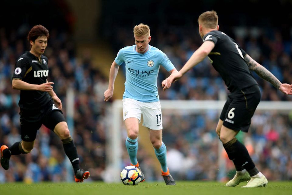 #6 Kevin De Bruyne: Einst spielte der Belgier für Werder Bremen und den VfL Wolfsburg. Nach seiner erfolgreichen Zeit bei den Niedersachsen wechselte De Bruyne zum aktuellen englischen Meister Manchester City. Dort ist der Mittelfeldmann einer der Schlüsselspieler im Team von Trainer Pep Guardiola ebenso wie bei der WM in der belgischen Nationalmannschaft. Sein Marktwert beläuft sich auf 110 Mio. Euro.