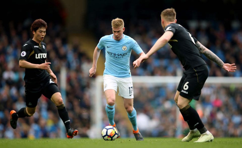 #6 Kevin De Bruyne: Einst spielte der Belgier für Werder Bremen und den VfL Wolfsburg. Nach seiner erfolgreichen Zeit bei den Niedersachsen wechselte De Bruyne zum aktuellen englischen Meister Manchester City. Dort ist der Mittelfeldmann einer der Schlüsselspieler im Team von Trainer Pep Guardiola ebenso wie bei der WM in der belgischen Nationalmannschaft. Sein Marktwert beläuft sich auf 110 Mio. Euro.