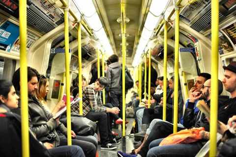 Symbolbild: Pendler in der U-Bahn