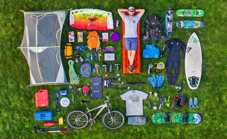 Abenteuerfotograf Travis Burke hat den alten Van seiner Oma wieder flott gemacht – und ist damit nun "on the road". Hier zeigt er, was er unterwegs zum Leben braucht.
