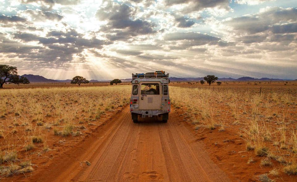 Nach dem Uniabschluss in die weite Welt: So haben sich das Lilli Gramberg-Danielsen und Lukas Beuster vorgestellt. Und es einfach gemacht. Die Hamburger sind 2015 nach Südafrika geflogen, von dort sind die Geografen neun Monate mit dem umgebauten Land Rover durch Afrika gereist.