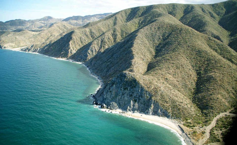 #6: Cerralvo Island, Mexiko: Diese Insel ist bloß etwas für Wanderer. Denn die höchsten Gipfel der Gebirgskette, die sich über die Insel zieht, liegen bis zu 700 Meter über dem Meeresspiegel. Für 20 Millionen Dollar kann man hier also ganz ungestört auf 26 Kilometern Länge seine Wadenmuskeln trainieren. Ist man auch an Strom und Wasser interessiert, sollte man wohl auch in Energiekraftwerk, Entsalzungs- und Abwasseraufbereitungsanlage investieren.