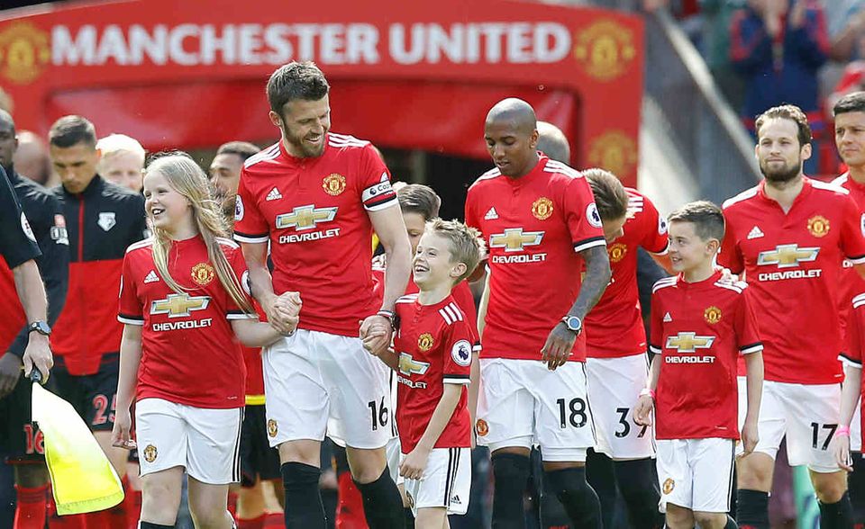 #1 Manchester United: Nach sportlich schwächeren Jahren wurde die Mannschaft von Startrainer Jose Mourinho in dieser Saison Vizemeister in England. Zu einem Titel reichte es nicht: Auch das FA-Cup-Finale ging gegen Mourinhos Ex-Verein Chelsea verloren. Vom Unternehmenswert ist der Fußballclub, der der amerikanischen Glazer-Familie gehört, hingegen Weltspitze. Der derzeitige Wert beläuft sich auf: 3,3 Mrd. Euro
