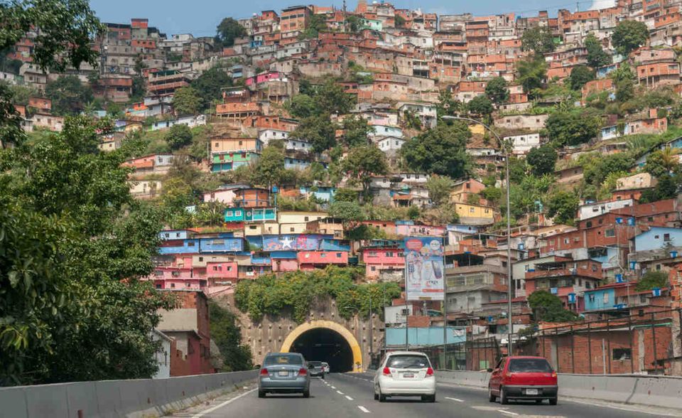 Caracas #2 Steil bergab ging es bei den Lebenshaltungskosten hingegen für Caracas. Die Hauptstadt Venezuelas rutschte im Vergleich zum vorherigen Ranking um 13 Plätze ab und liegt nun auf Rang 132. Mit einem Index von 33 ist das Leben in Caracas genau ein Drittel so teuer wie in New York.