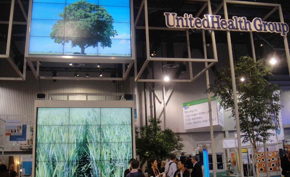 #5 United Health Group: Das Unternehmen ist der größte Krankenversicherer der USA. Insbesondere von den unter Ex-Präsident Obama angeschobenen Reformen der Krankenversicherung konnte United Health profitieren. Im Vergleich zum Vorjahr ging der Gewinn um 50 Prozent nach oben. Der Umsatz beläuft sich auf 201 Mrd. US-Dollar.