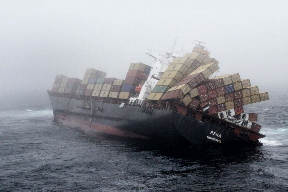 Bei der Havarie der „Rena“ gingen 2011 vor Neuseeland rund 100 Container über Bord. Etwa 1,25 Millionen solcher Transportbehälter gehören P&R-Anlegern – jedenfalls auf dem Papier. In der Realität existierten viele von ihnen nicht