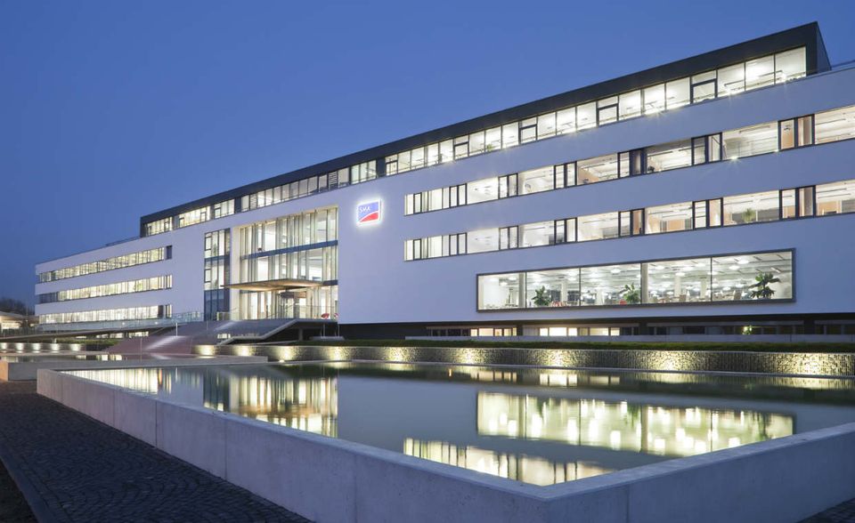 SMA: Die deutsche Solarbranche war lange Zeit nicht wettbewerbsfähig. Viele Projekte verliefen unglücklich, viele Unternehmen gingen pleite oder wurden geschluckt. Eine Ausnahme ist der hessische Anbieter für Wechselrichter SMA Solar. Der Börsenkurs stieg auf Einjahressicht um mehr als das Doppelte.
